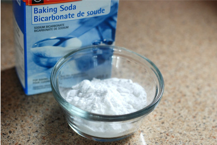 Natural Toothpaste: Does Baking Soda Work?